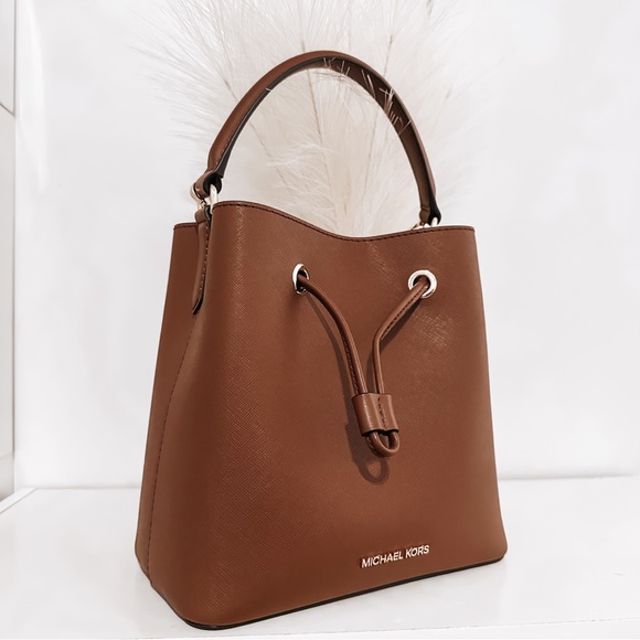 Michael Kors SURI MD Bucket MSGR - Picture 2 of 8